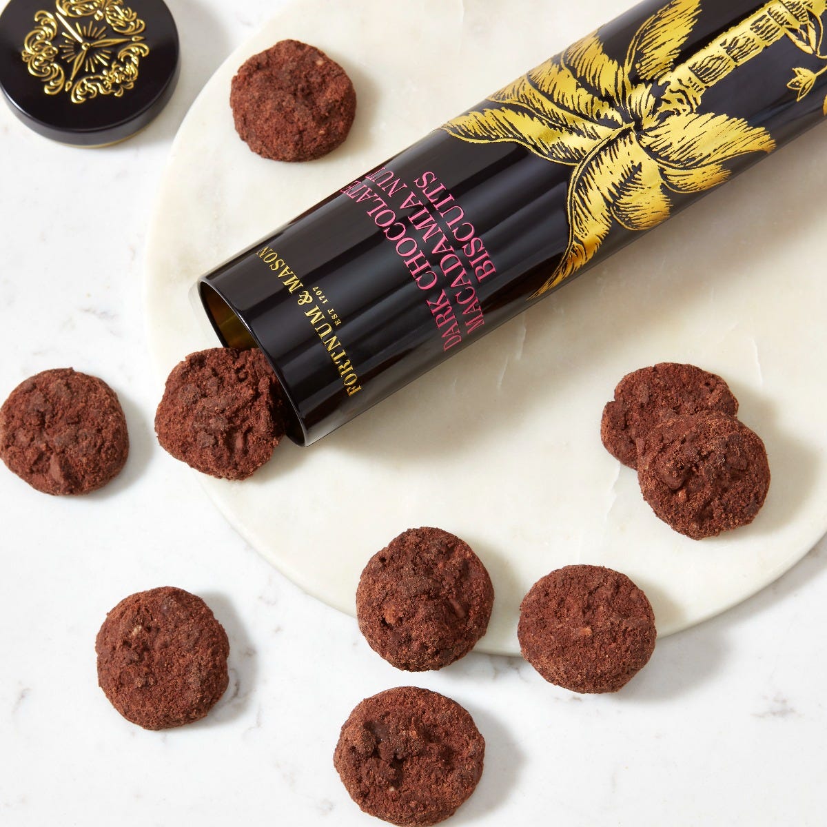 ダークチョコレート&マカダミアナッツビスケット